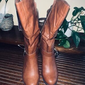 Brown Women's Boots‎
